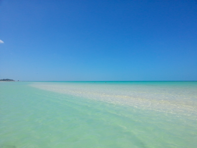 Кристально чистая вода вокруг Исла Холбокс 1 Кристально чистая вода вокруг Исла Холбокс