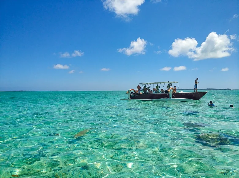 Вода вокруг Бора-Бора