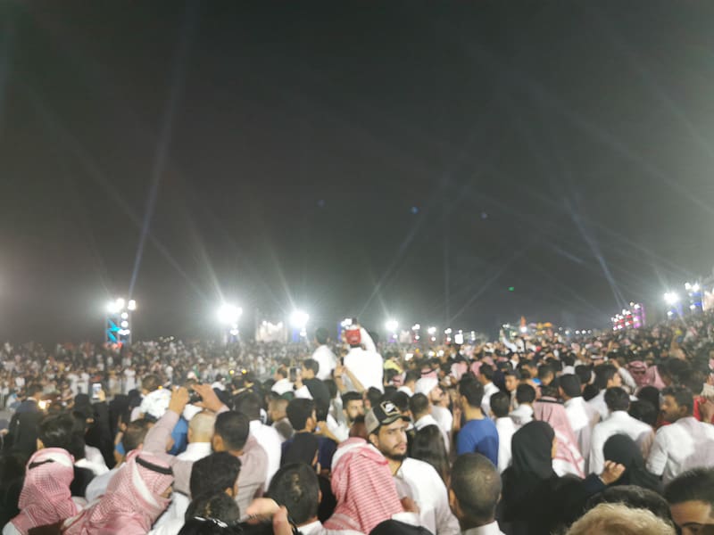 В Эр-Рияде очень многолюдно 11 В Эр-Рияд очень многолюдно