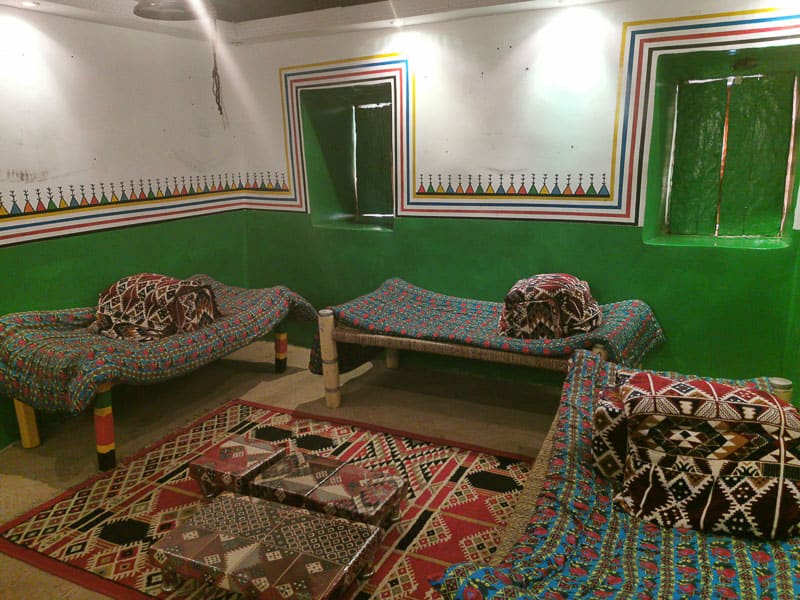 Традиционная спальня в одном из фортов, обратите внимание на настенные росписи. Традиционная спальня в одном из фортов, обратите внимание на настенные росписи.