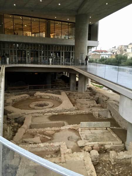 Раскопки в музее Акрополя 11 Раскопки в музее Акрополя