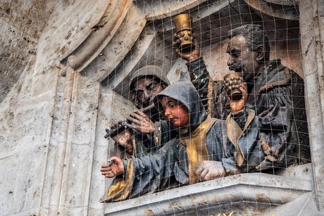 Скульптура на Новой ратуше в Мюнхен 1 Скульптура на Новой ратуше в Мюнхен