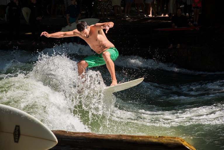 Серфинг, да, СЕРФИНГ в Мюнхене 1 Серфинг, да, СЕРФИНГ в Мюнхене