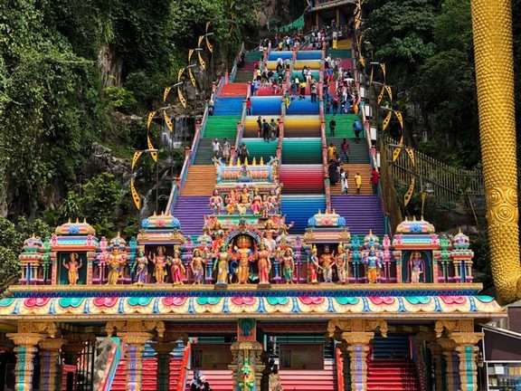 Батские ступени, ведущие к пещерам Куала-Лумпур Батские ступени, ведущие к пещерам Куала-Лумпур