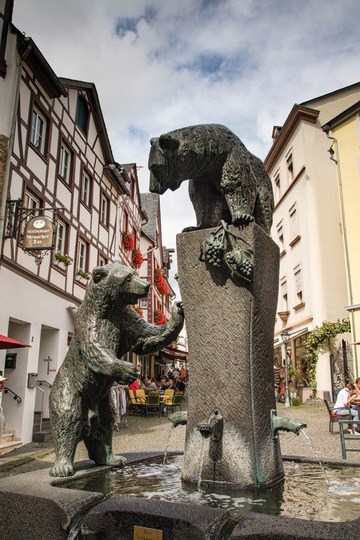 Прогулка по старому городу Бернкастель Баренбруннен 1 Прогулка по старому городу Бернкастель Баренбруннен