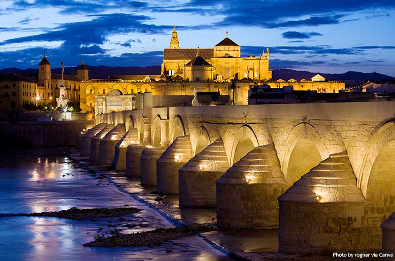 Кордова ночью Посещение Испании Кордова ночью Посещение Испании