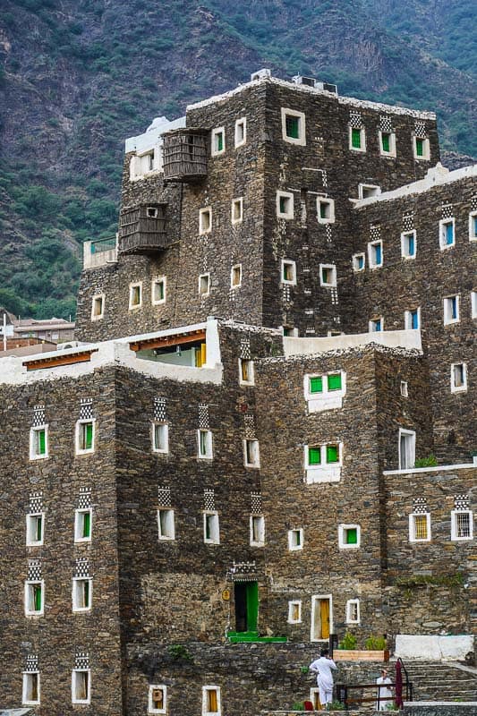 Красивые старые каменные здания. Риджал Алмаа Красивые старые каменные здания. Риджал Алмаа