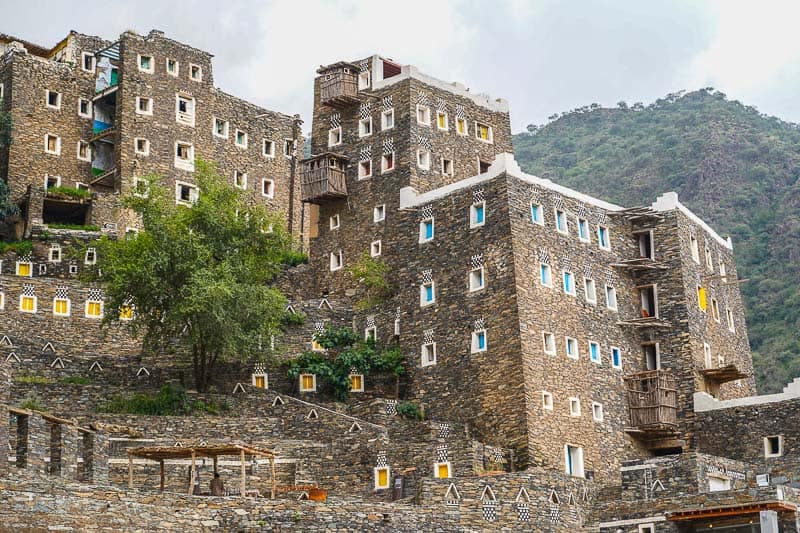 Самое высокое здание в деревне в правом верхнем углу. Самое высокое здание в деревне в правом верхнем углу.