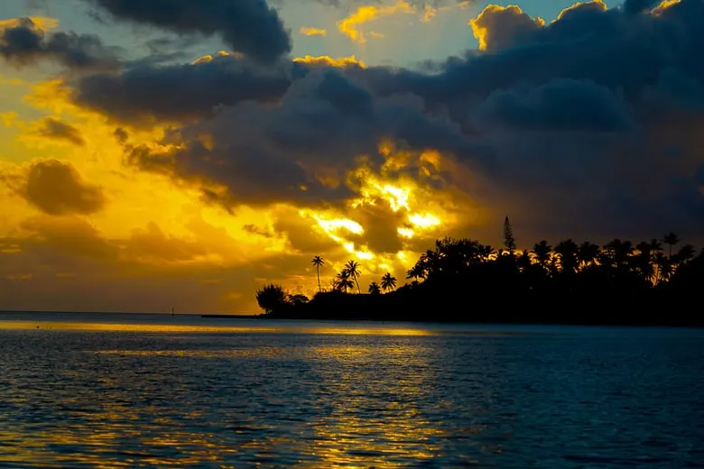 Не самый плохой закат, чтобы насладиться, выпив немного пива на пляже. 1 Не самый плохой закат, чтобы насладиться, выпив немного пива на пляже.