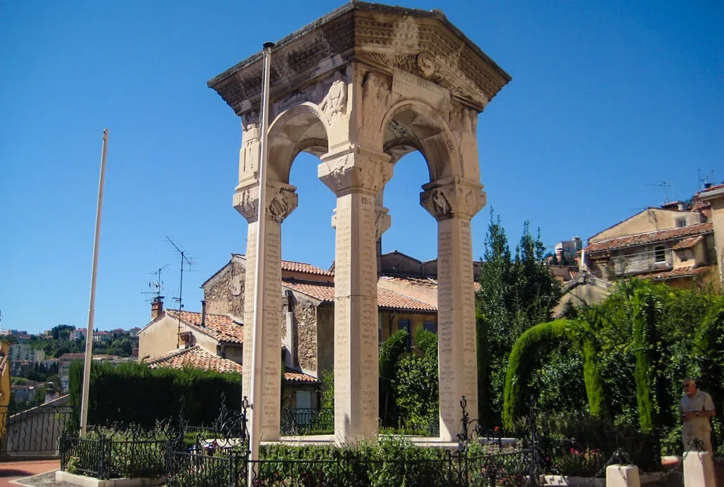 Грасс - один из самых приятных однодневных туров из Ниццы Франция. 1 Грасс - один из самых приятных однодневных туров из Ниццы Франция.