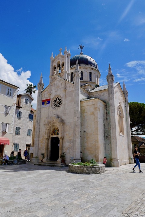 ↑ Церковь Михаила Архангела на площади Стефана 11 ↑ Церковь Михаила Архангела на площади Стефана