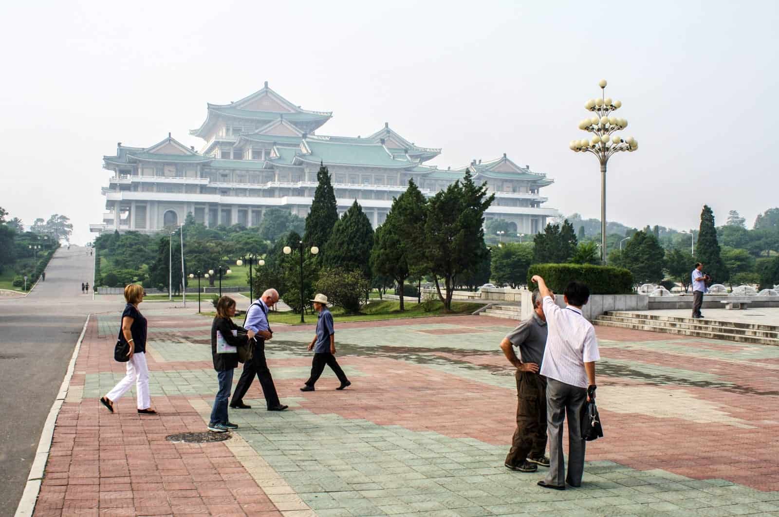 Достопримечательности Пхеньяна во время поездки в Северную Корею 1 Достопримечательности Пхеньяна во время поездки в Северную Корею