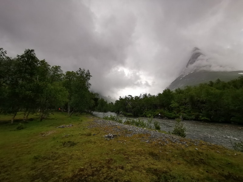 Кемпинг находится в непосредственной близости от реки, с видом на лагерь innlandstårnet. 1 Кемпинг находится в непосредственной близости от реки, с видом на лагерь innlandstårnet.