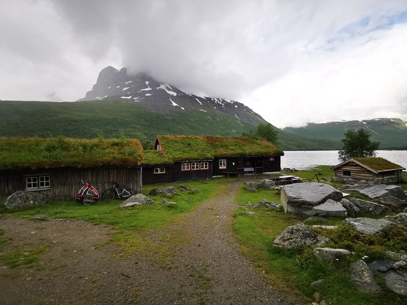 Renndølsetra, большое здание в центре - это кафе. 1 Renndølsetra, большое здание в центре - это кафе.