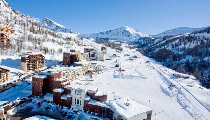 Вид с воздуха на горнолыжный курорт Изола 11 Вид с воздуха на горнолыжный курорт Изола