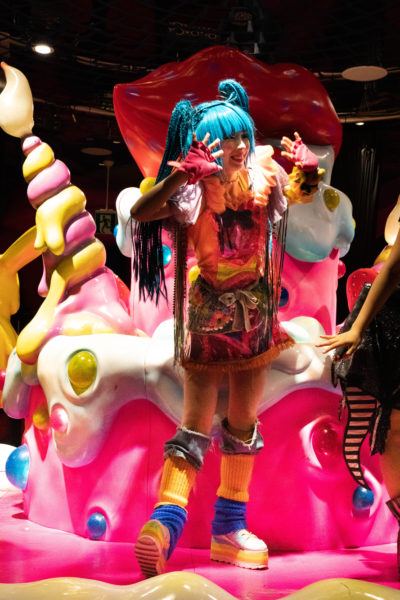 Monster Girl Приветствие зрителей после шоу. 1 Monster Girl Kawaii Monster Cafe Tokyo