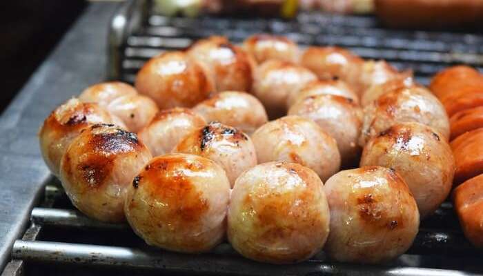 Колбаса из свинины Тайская еда Колбаса на гриле барбекю 1 Колбаса из свинины Тайская еда Колбаса на гриле барбекю