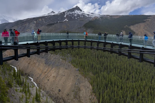Стеклянный пол Колумбия Icefield Skywalk. 1 Стеклянный пол Колумбия Icefield Skywalk.