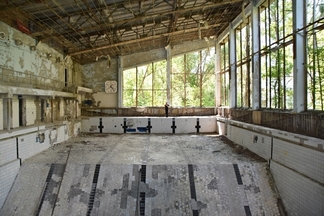 Лазурный бассейн. Безопасно ли сегодня посещать Чернобыль11111 Лазурный бассейн. Безопасно ли сегодня посещать Чернобыль?