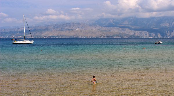 Песчаный пляж Ловречина, остров Брач ПЛЯЖИ ХОРВАТИИ. 1111 Песчаный пляж Ловречина, остров Брач ПЛЯЖИ ХОРВАТИИ.