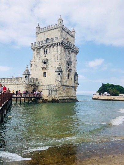 Башня Белен (Torre de Belém) - это одна из лучших достопримечательностей Лиссабона, расположенная в Белеме. Откройте для себя лучшие развлечения в Белеме, Лиссабон - удивительные туристические достопримечательности и что поесть в Белеме для поездки в Лиссабон. Создайте свой список мест в Лиссабоне и добавьте эти достопримечательности Белема в свой маршрут в Лиссабоне. 1 Башня Белен (Torre de Belém) - это одна из лучших достопримечательностей Лиссабона, расположенная в Белеме. Откройте для себя лучшие развлечения в Белеме, Лиссабон - удивительные туристические достопримечательности и что поесть в Белеме для поездки в Лиссабон. Создайте свой список мест в Лиссабоне и добавьте эти достопримечательности Белема в свой маршрут в Лиссабоне.