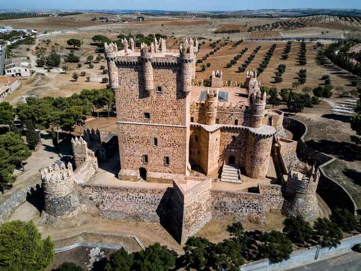 Средневековый замок Гуадамур Замки Испании