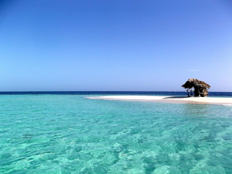 Кайо-Арена 11 Кайо-Арена - одна из самых живописных достопримечательностей Доминиканской Республики, и она должна быть в вашем 7-дневном маршруте по Доминиканской Республике.