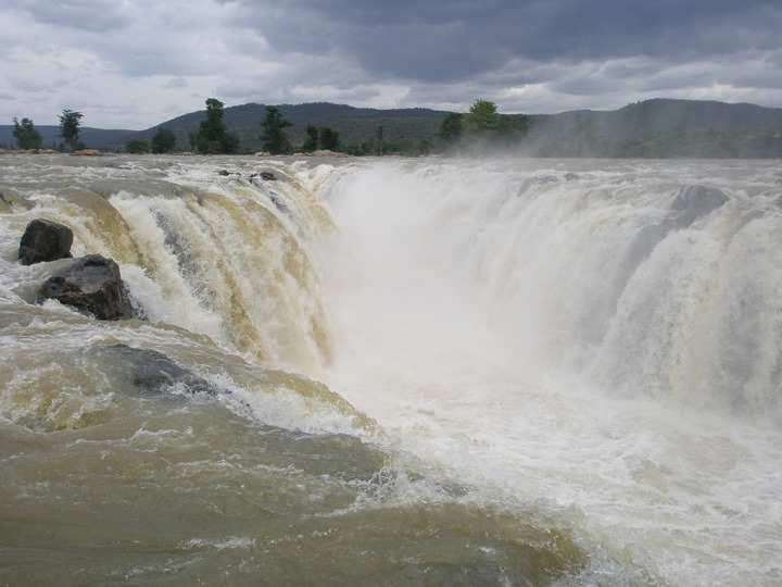 Hogenakkal водопады. Водопады Индии 111 Hogenakkal водопады. Водопады Индии