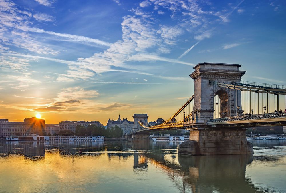 восход солнца в городе будапешт и цепной мост, будапешт, венгрия, лучшие места для посещения в европе 1 восход солнца в городе будапешт и цепной мост, будапешт, венгрия, лучшие места для посещения в европе