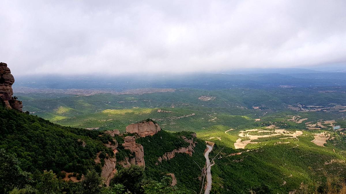 вид на иглы Монсеррат 1 вид на иглы Монсеррат