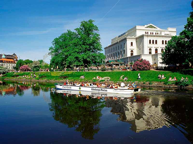 Paddan в Стокгольме, Швеция. Прогулка на лодке Paddan в Стокгольме, Швеция.