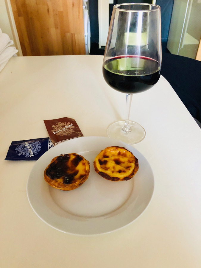 Когда вы посещаете Лиссабон, вы просто должны попробовать Pastéis de Belém. Любой лиссабонский путеводитель покажет эту выпечку. Прочтите эту статью, чтобы узнать, как лучше всего провести время в Белеме, Лиссабон, в том числе посмотреть достопримечательности Лиссабона. Узнайте, чем заняться в течение 24 часов в Белеме или как провести полдня в Белеме, если у вас короткая поездка в Лиссабон. 1 Когда вы посещаете Лиссабон, вы просто должны попробовать Pastéis de Belém. Любой лиссабонский путеводитель покажет эту выпечку. Прочтите эту статью, чтобы узнать, как лучше всего провести время в Белеме, Лиссабон, в том числе посмотреть достопримечательности Лиссабона. Узнайте, чем заняться в течение 24 часов в Белеме или как провести полдня в Белеме, если у вас короткая поездка в Лиссабон.