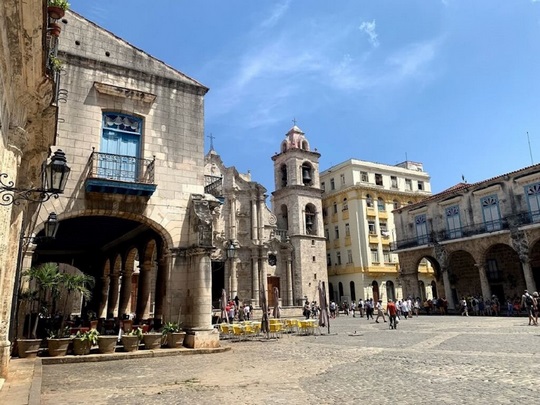 Плаза де ла Катедраль, Гавана, Куба. 11 Плаза де ла Катедраль, Гавана, Куба. Ваш инсайдерский гид по Гаване с главными достопримечательностями в Гаване, по проторенной дороге, чем заняться в Гаване, и многое другое.