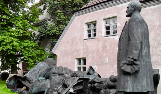 Старая статуя Ленина на кладбище советских статуй Таллин , Эстония 111 Старая статуя Ленина на кладбище советских статуй Таллин , Эстония