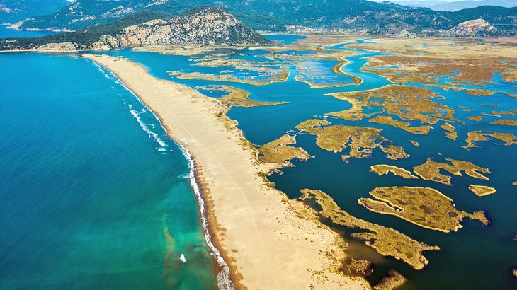 Вид с воздуха на пляж Изтузу 1 Вид с воздуха на пляж Изтузу
