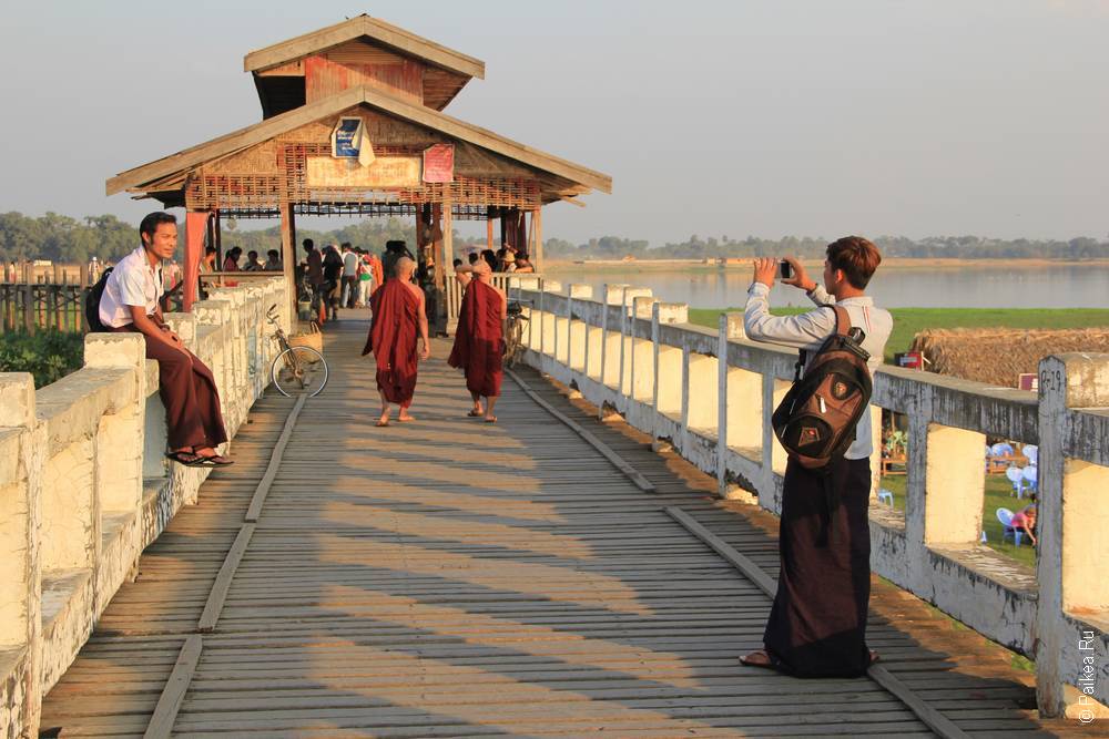 Амарапура и мост У-Бейн. Мьянма Амарапура и мост У-Бейн. Мьянма