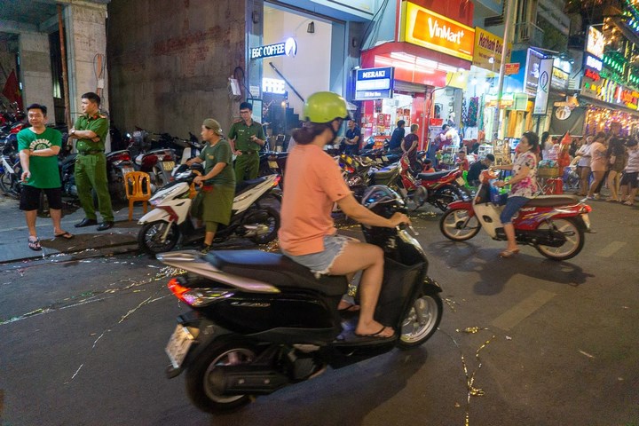 Пересечение дороги во Вьетнаме. т  Пересечение дороги во Вьетнаме. туры во Вьетнам